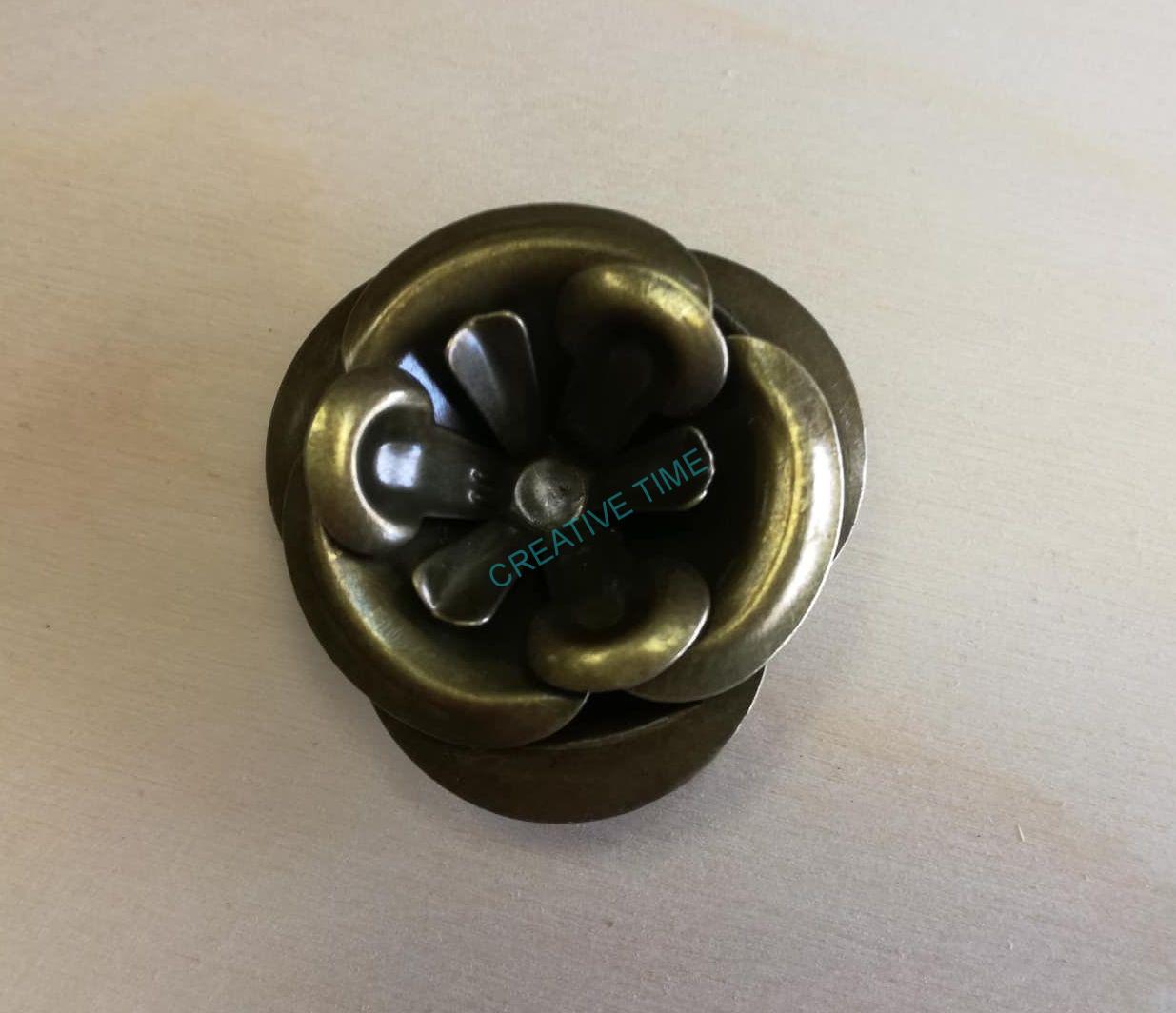 Kovová dekorácia kvet ruža starobronz  4 cm