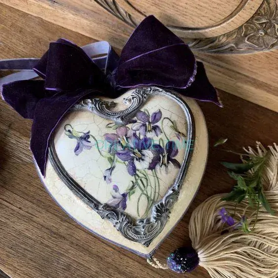 Plastové srdce biele 10 cm