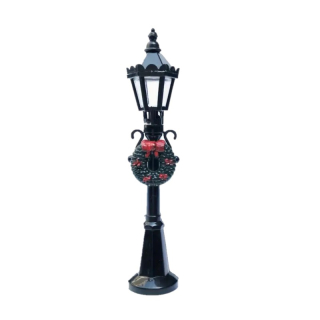 Dekorácia - pouličná lampa s vencom 12 cm