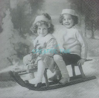 Servítka vintage deti na saniach